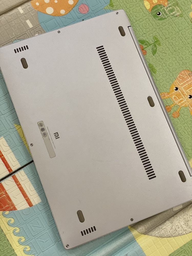 Продам Ноутбук Xiaomi Mi Book Air 13.3