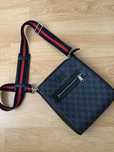 Барсетка Gucci.