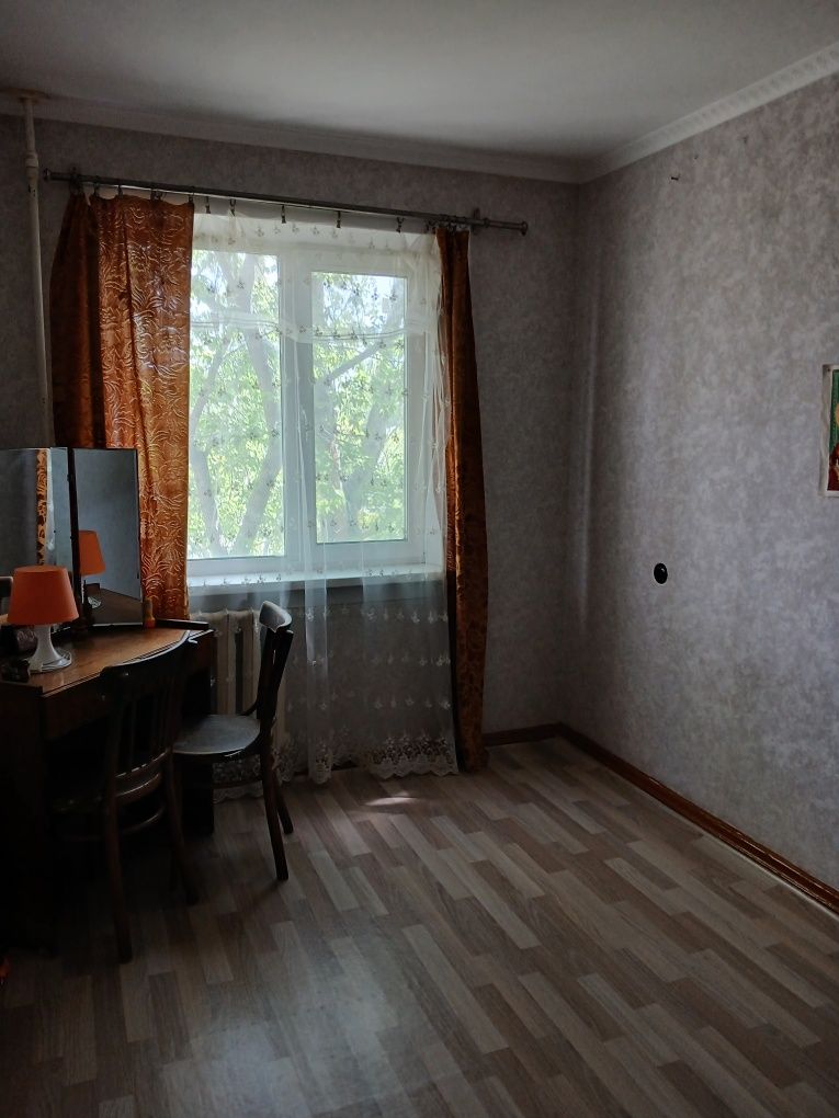 Продам квартиру 4-х комнатную 4-й этаж 5 этажный дом