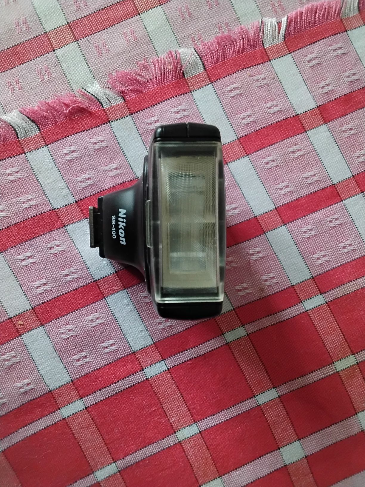 Продам вспышку nikon sb400.
