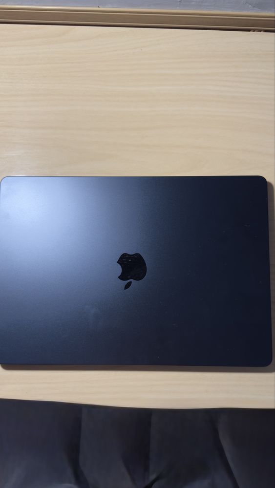 Продам MacBook Air 15 M 3. 8/256