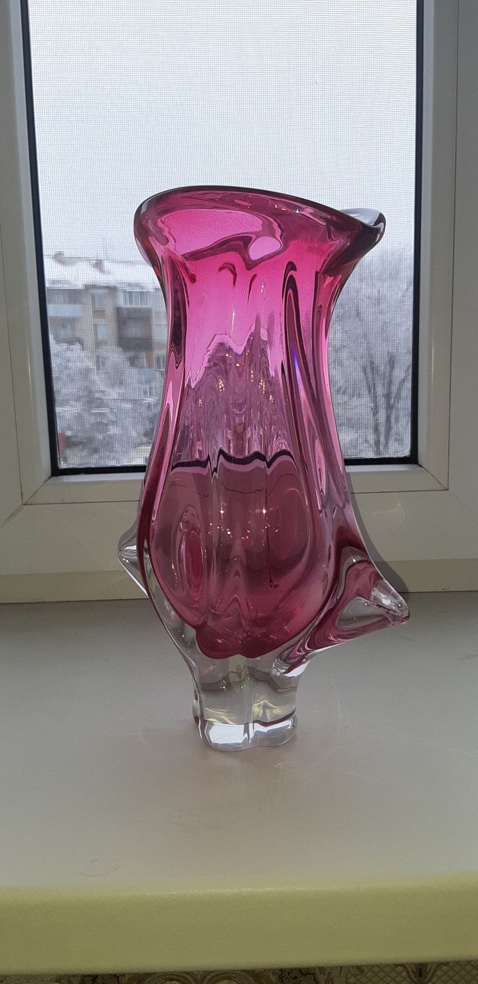 Продам чешскую вазу