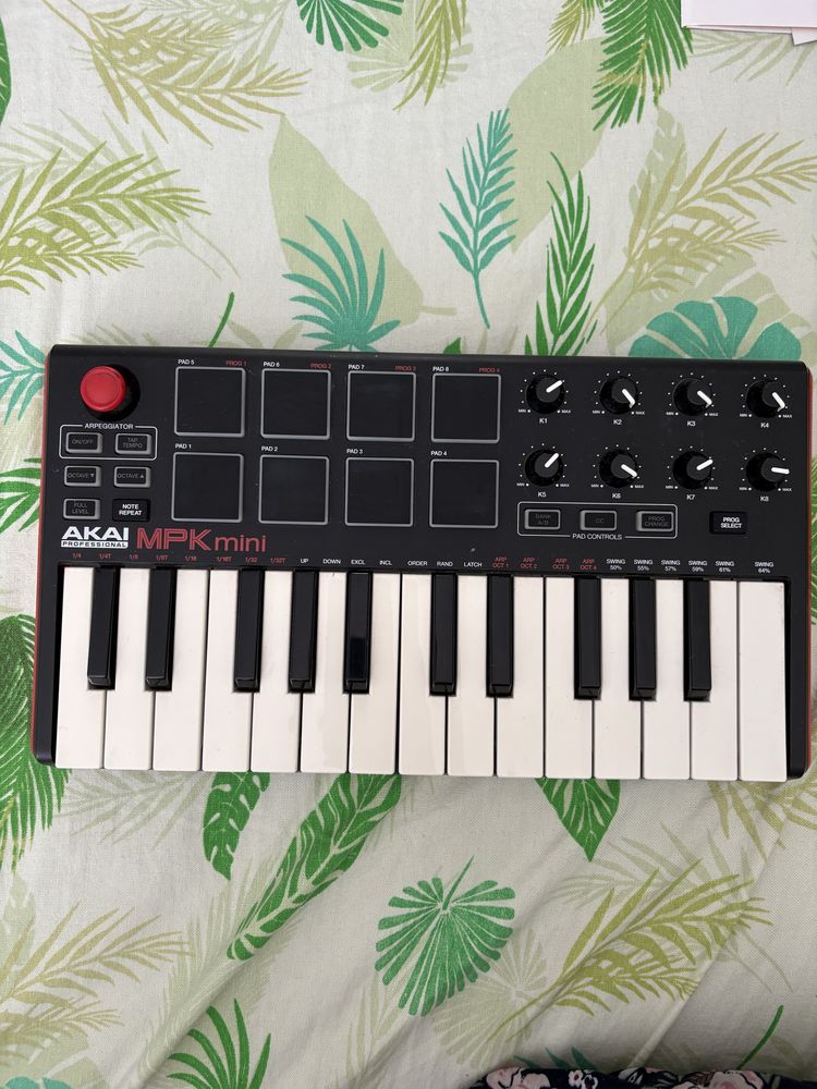 Продается миди AKAI MPK mini