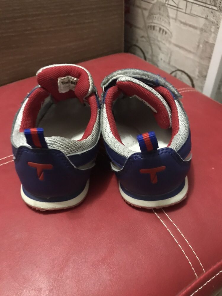 Продам детскую обувь