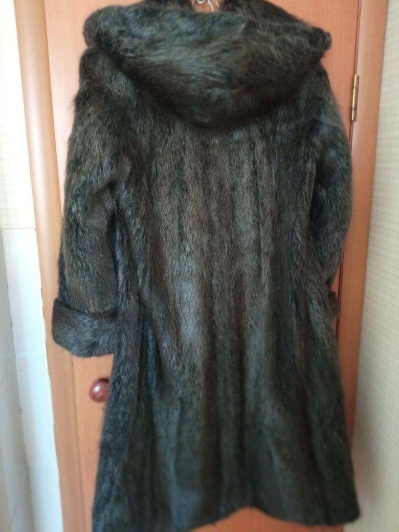 Продам шубу из нутрии