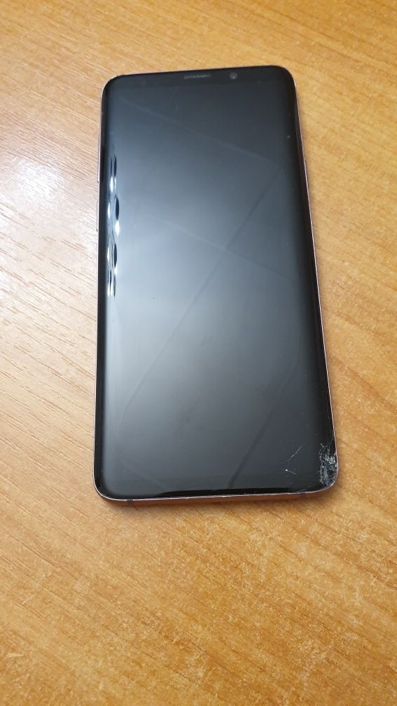 Samsung S9+ экран поврежден