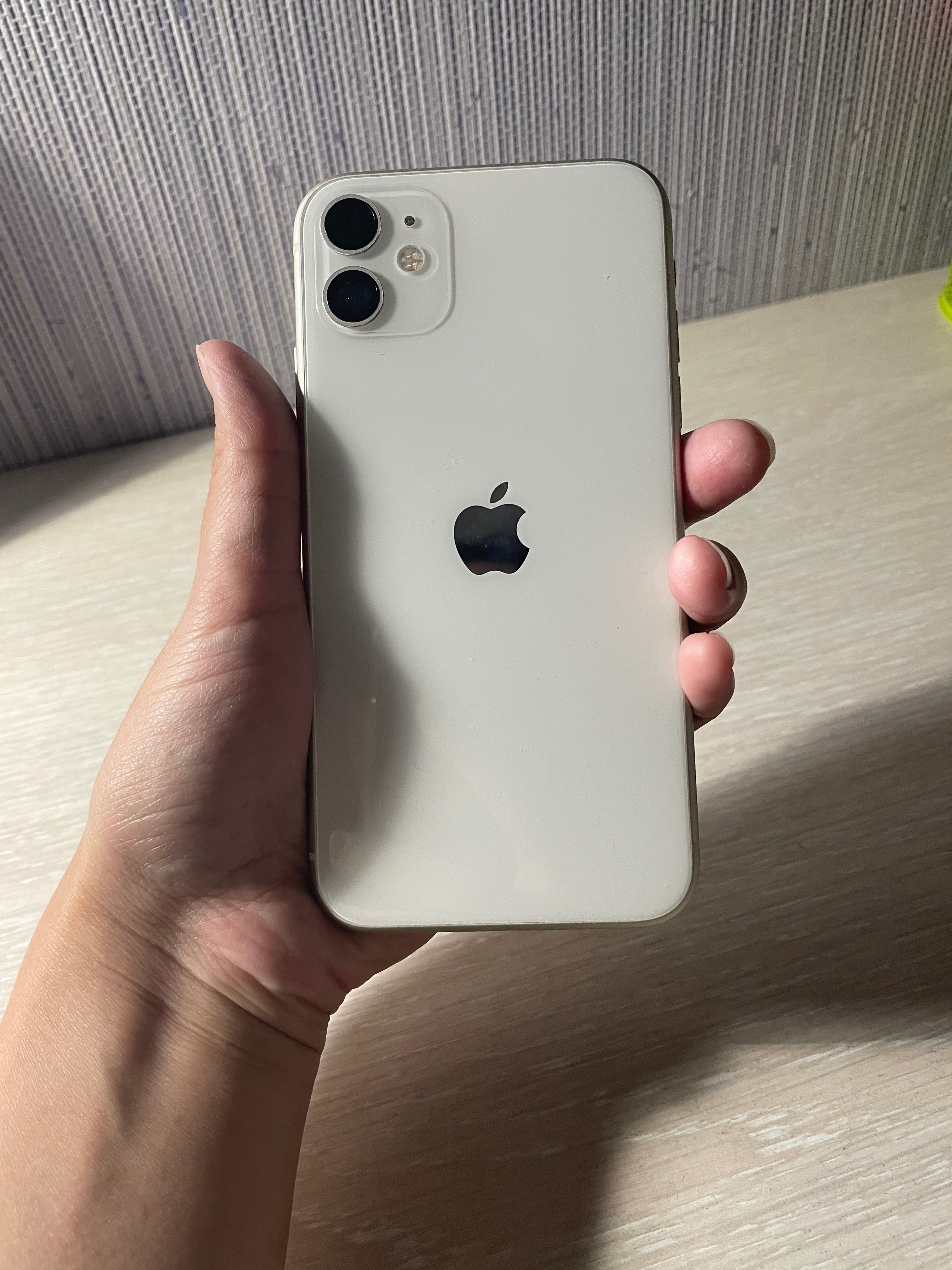 iPhone 11 белый, 128 мб, 83%,   в отличном состоянии