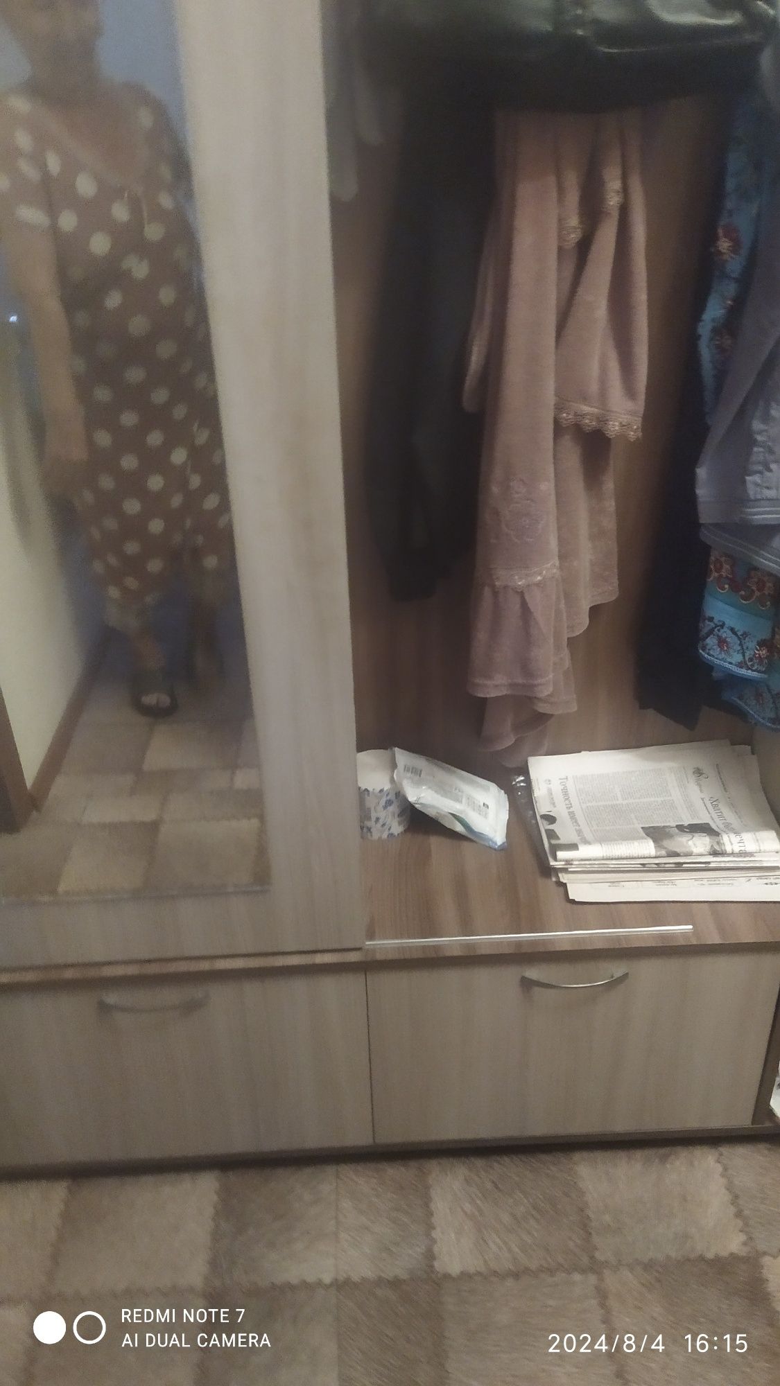 Продам прихожую цена 40000 тысяч тенге
