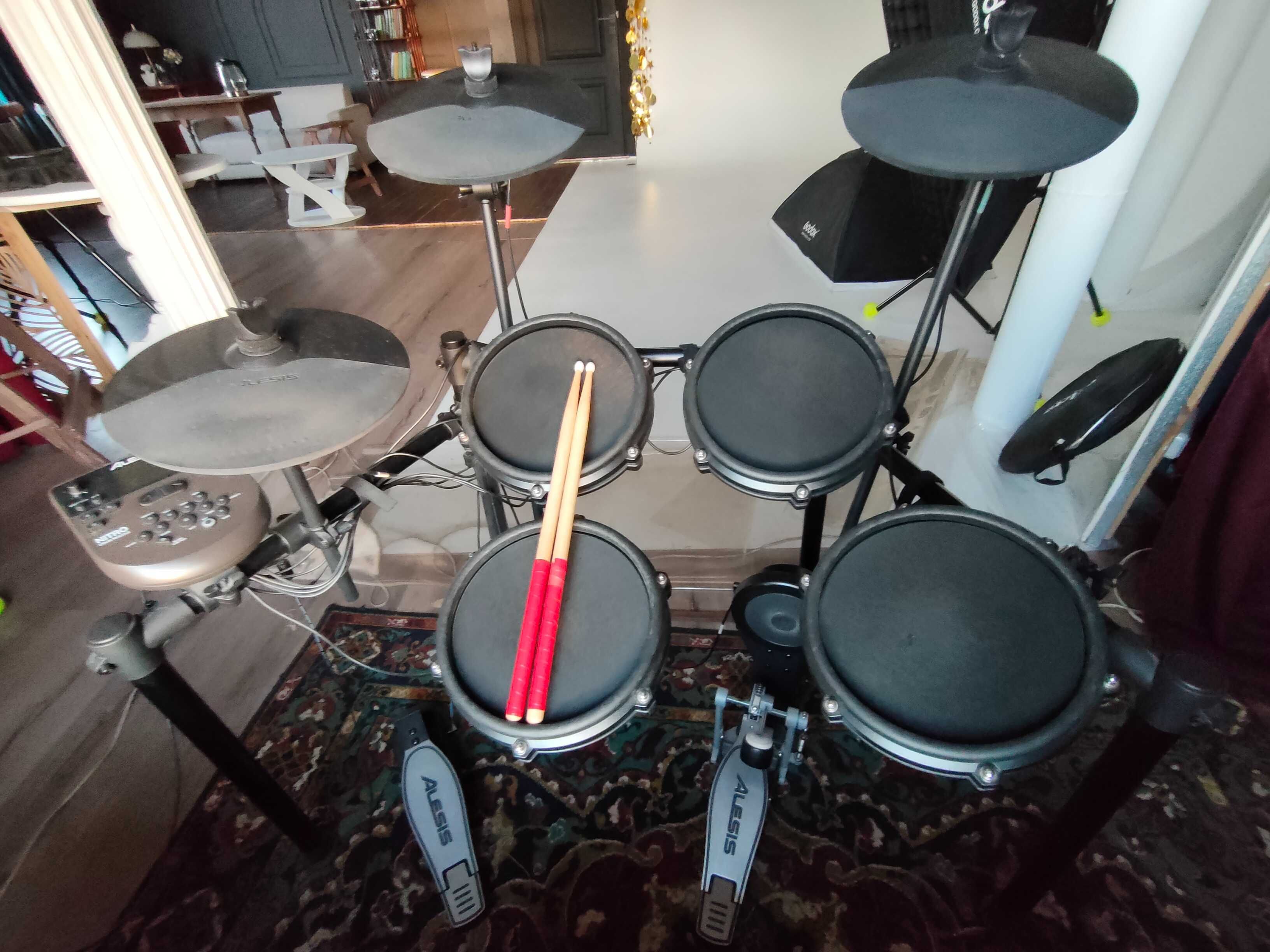 Электронная ударная установка Alesis