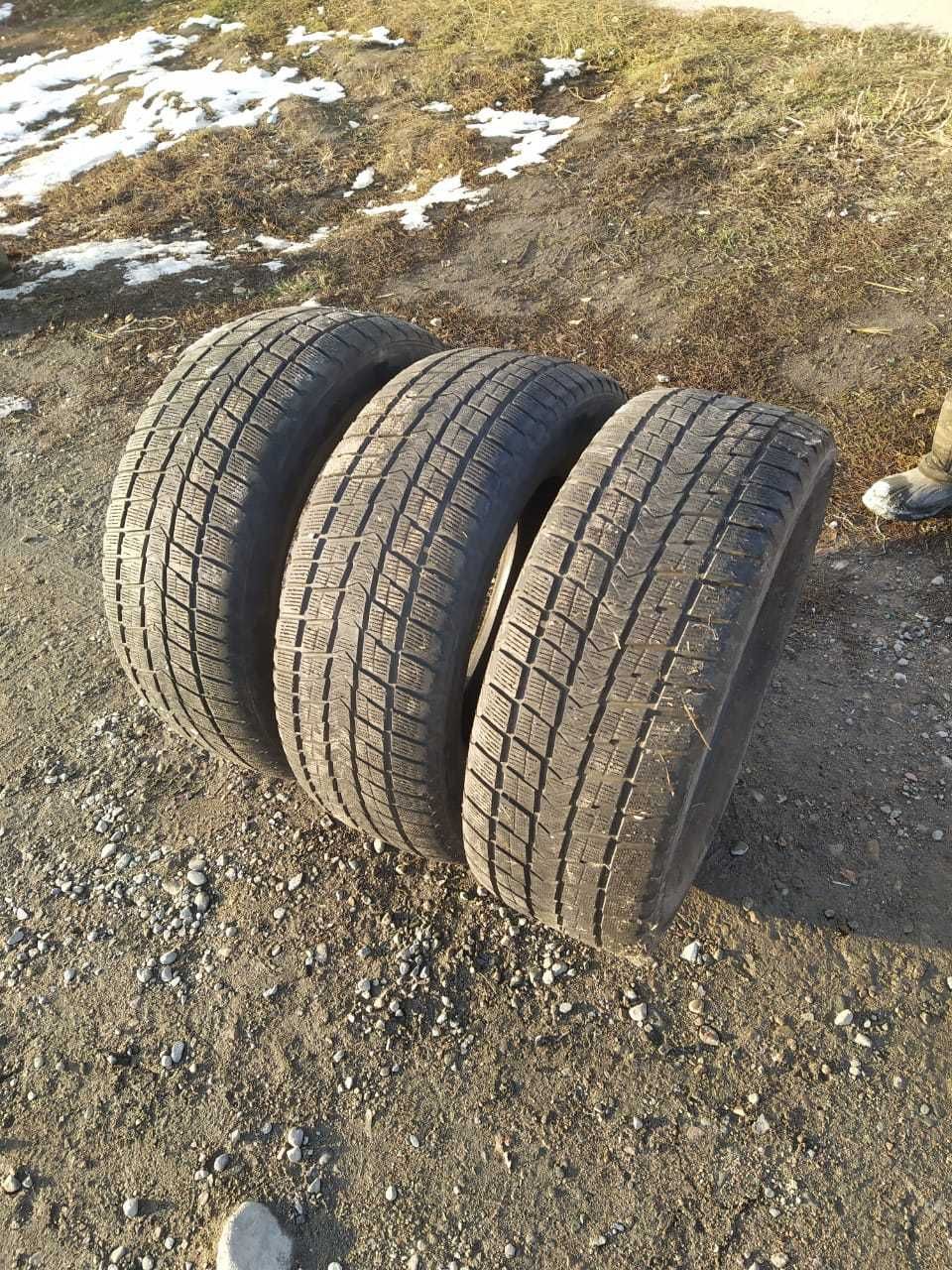 Шины зимние Nexen 285/60 R18. Б/У, в хорошем состоянии. 3 штуки