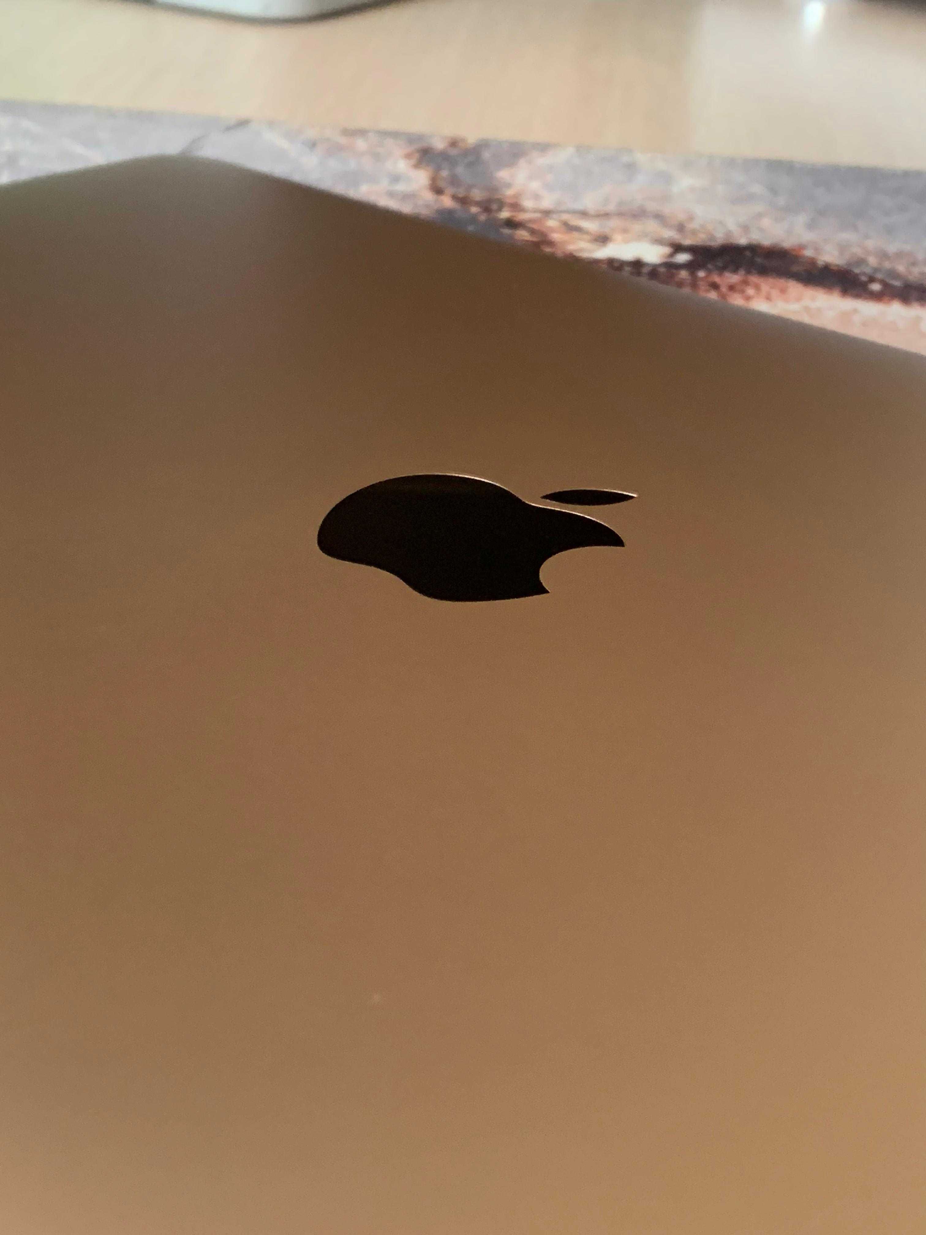 Золотой ноутбук Apple Macbook M1 Gold