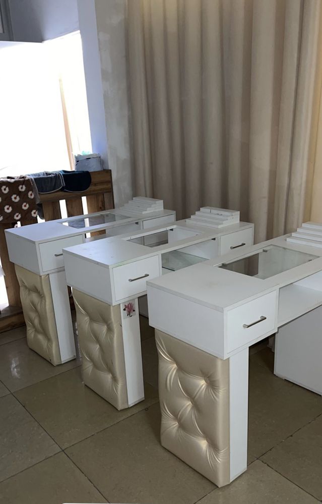 Продам маникюрные столы