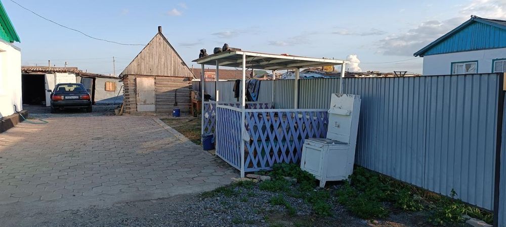 Продам четырехкомнатный дом в поселке Карашилик