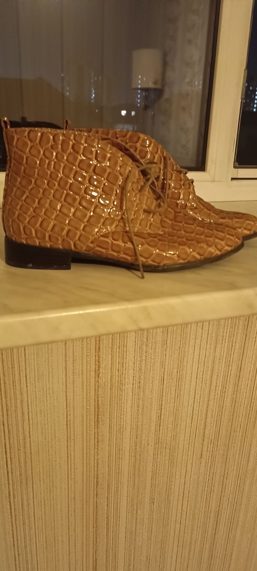 Продам осенние женские ботинки