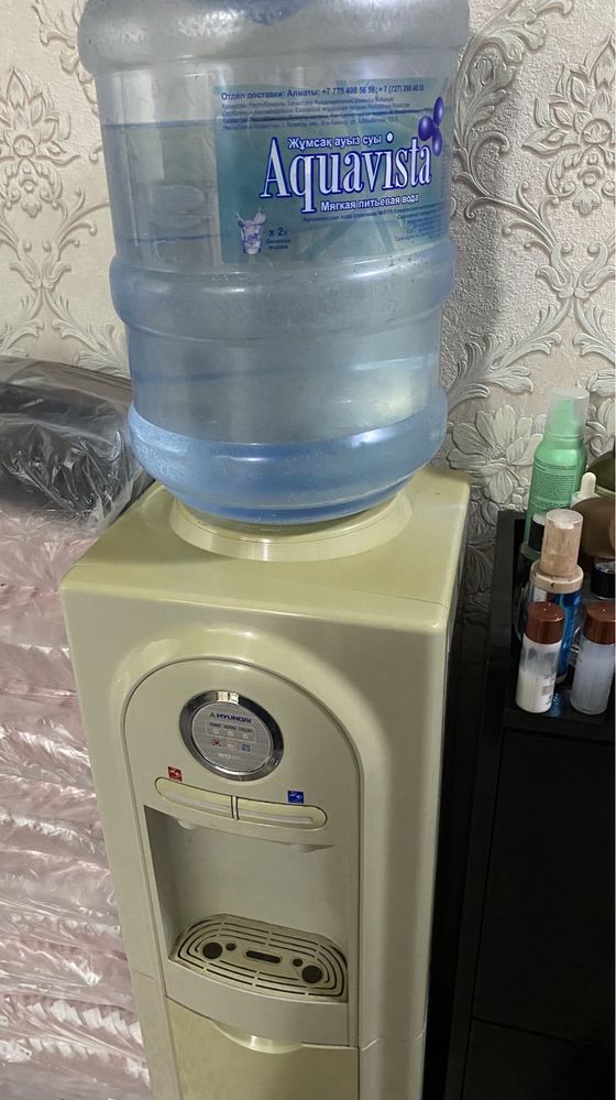Диспенсер для воды в хорошем состоянии