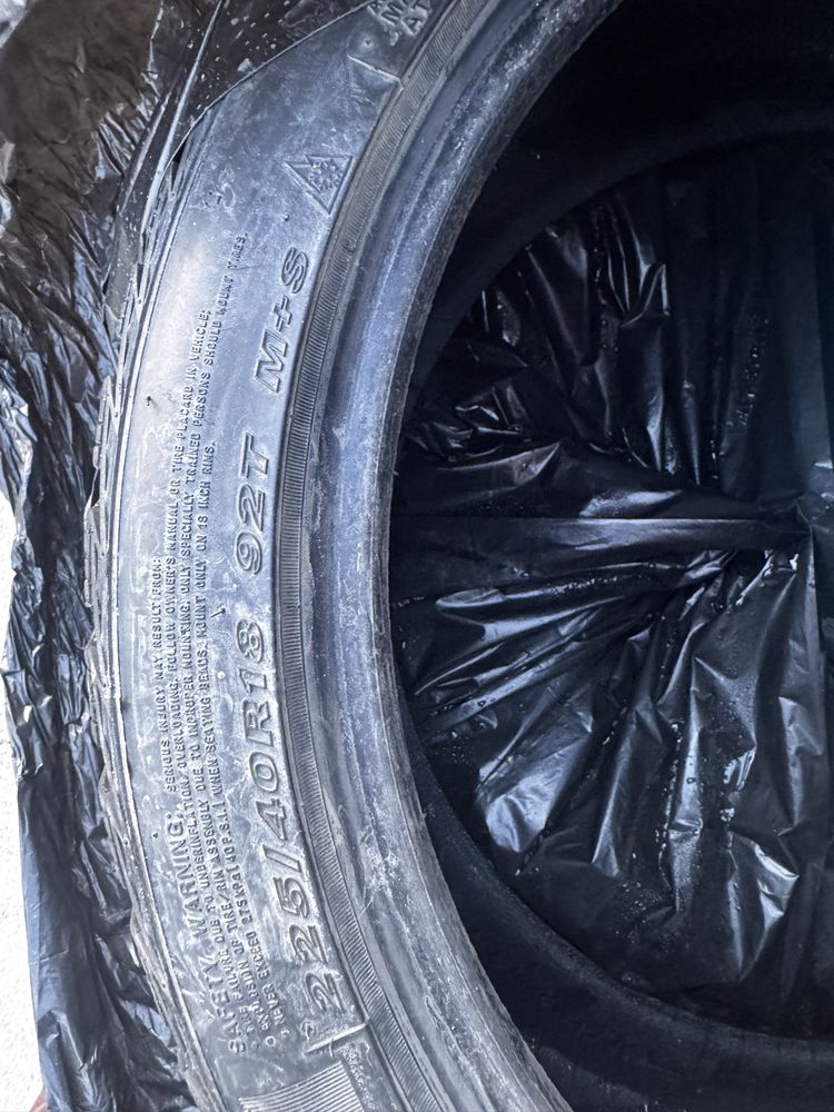 Продам комплект зимних шин NEXEN 225/40/18