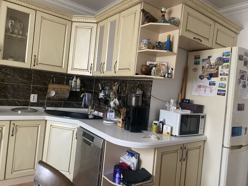 Продам кухню б/у,  столешница камень