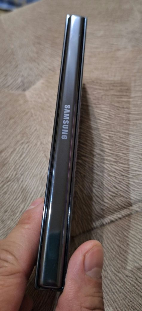 Samsung Galaxy Z Fold 5 на 1 TB память