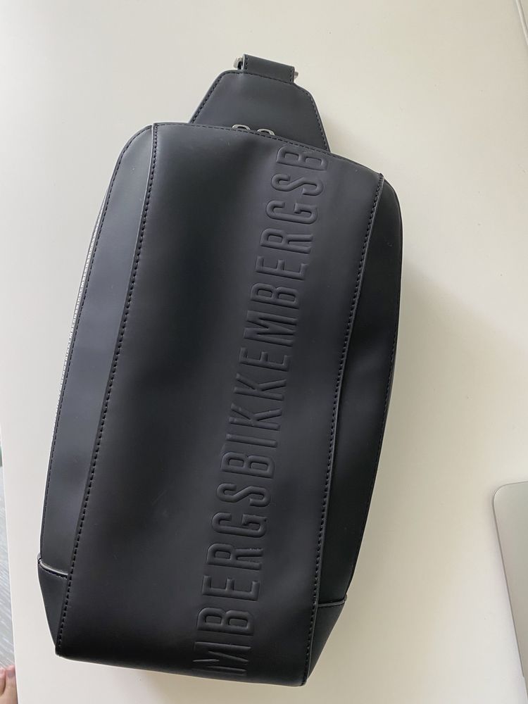 Продам сумку Bikkembergs новую
