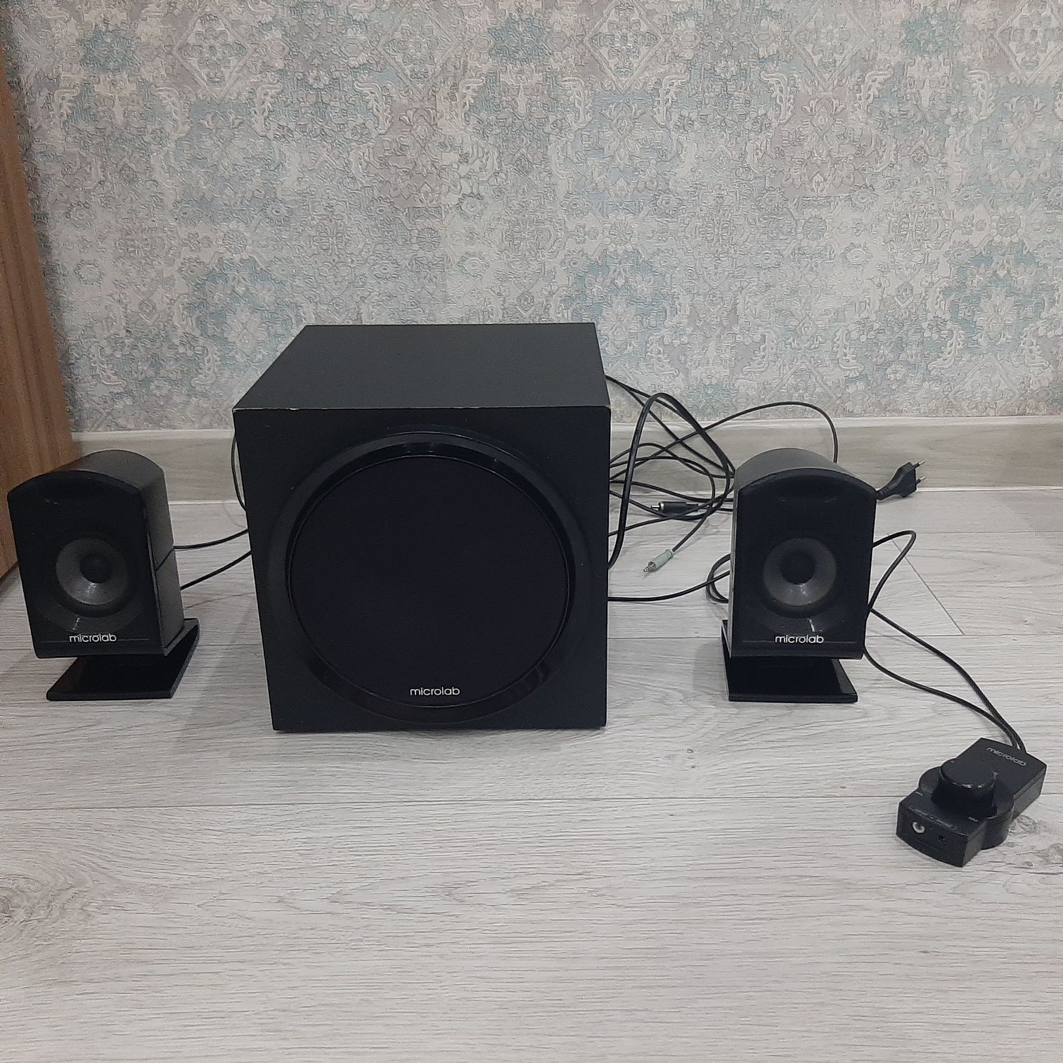 Продается колонки Microlab