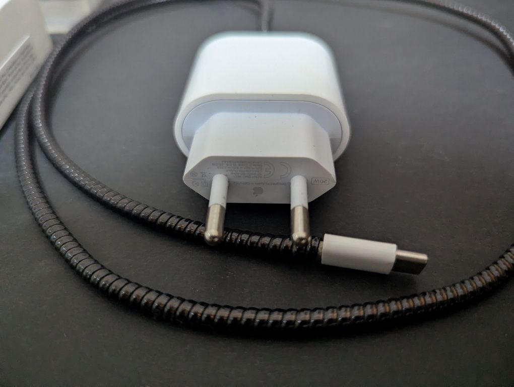 Адаптер Apple USB‑C 20W