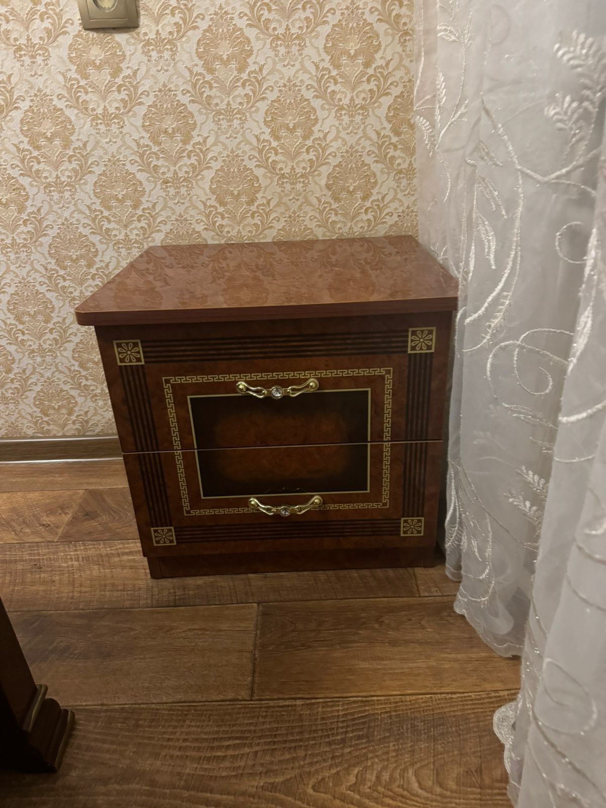 Продам спальный  гарнитур из пяти предметов б/у 3 года за 250 000тысяч