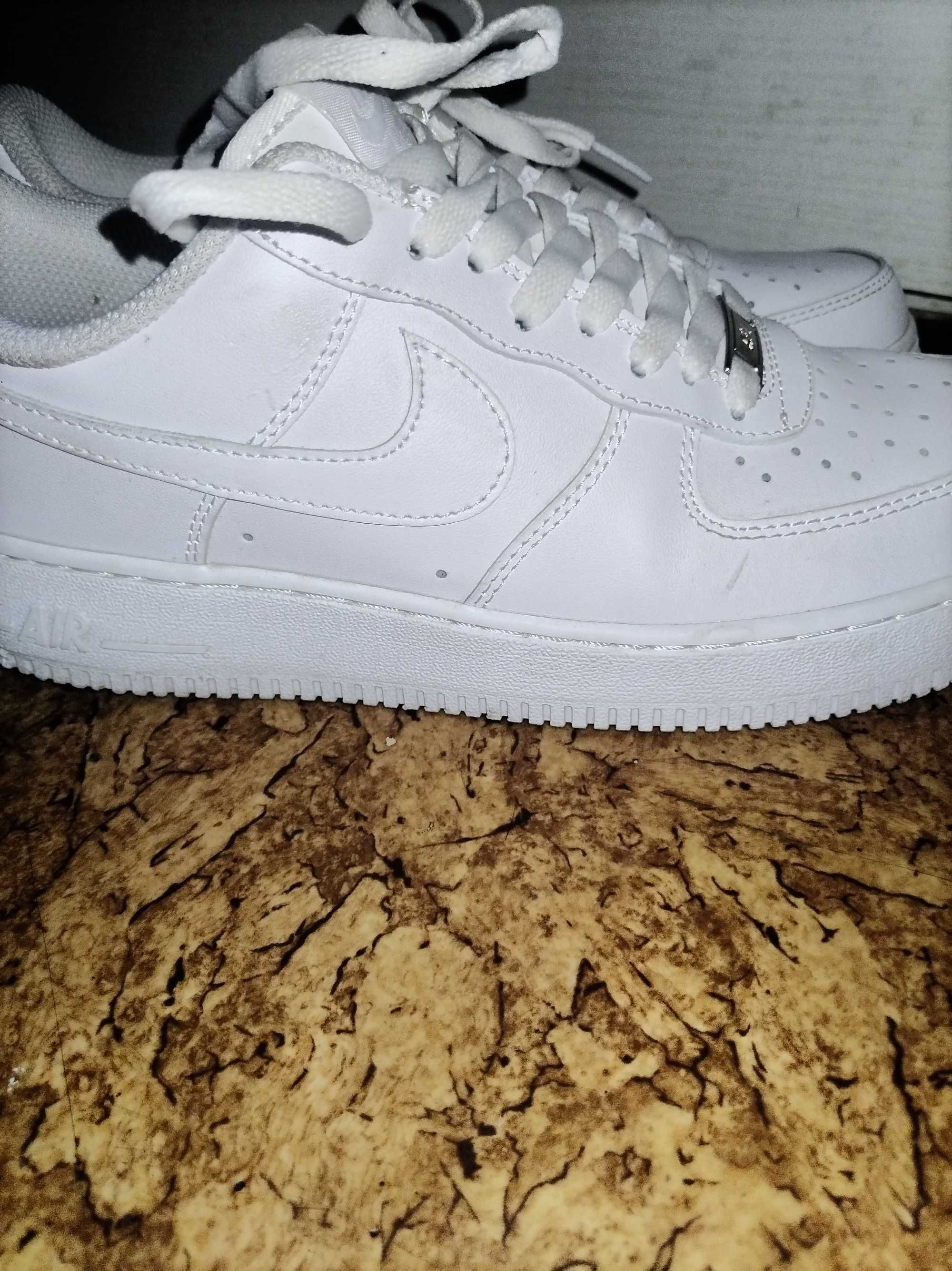 Продам Nike air force 1 42 размер