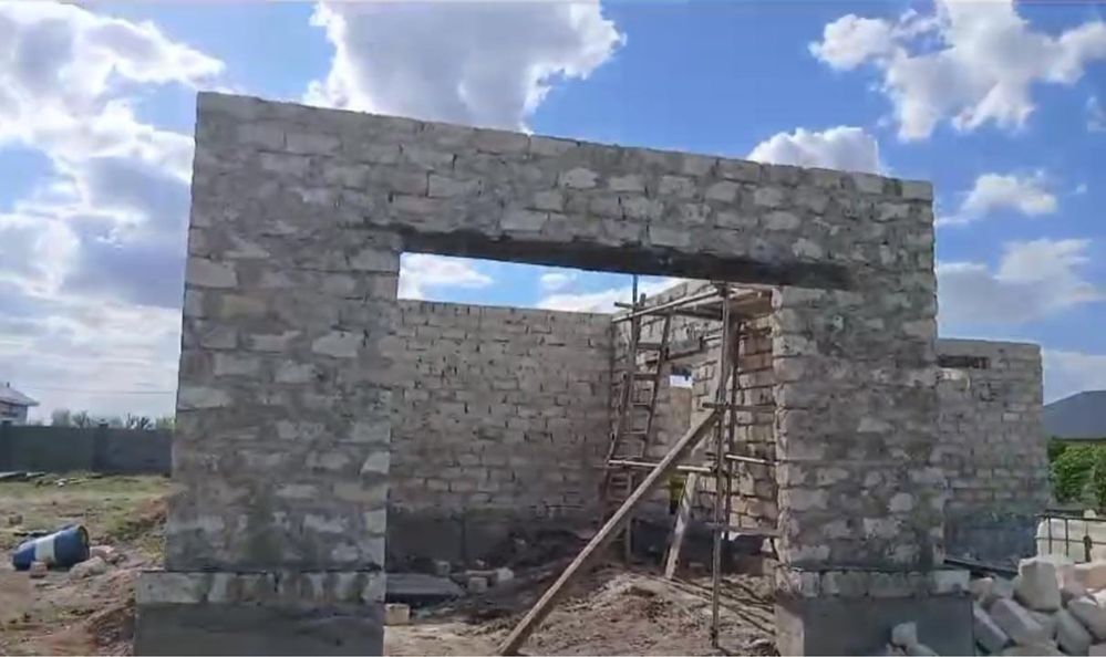 Земельный учаток с Недостройнным домом ж/м Шыгыс