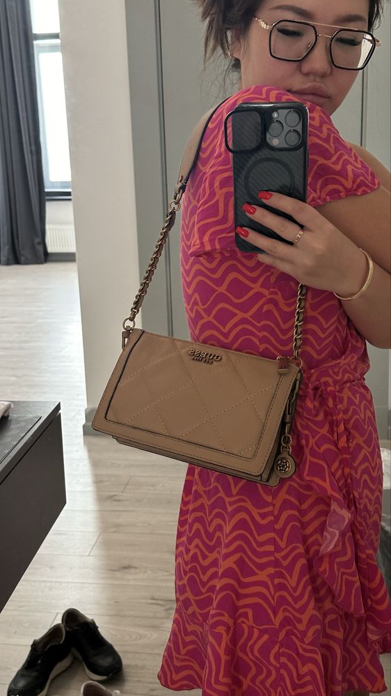 Продам сумочку Guess оригинал