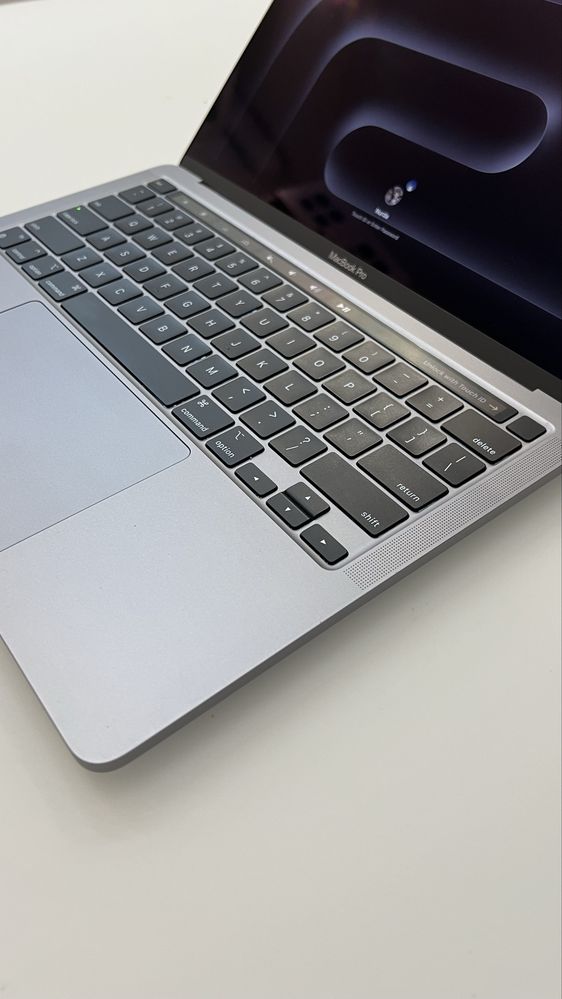 MacBook Pro 13’’ (2022, 8gb RAM, 256gb SSD)