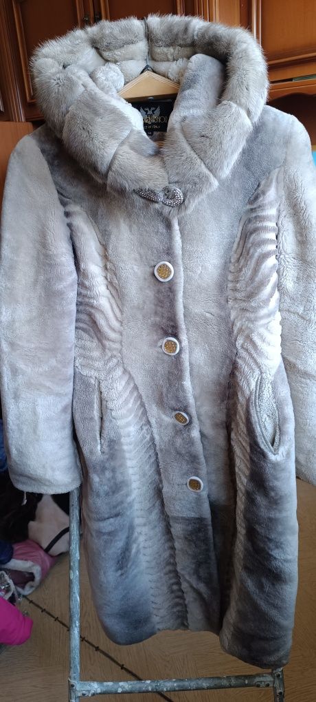 Продам 2 женские шубы
