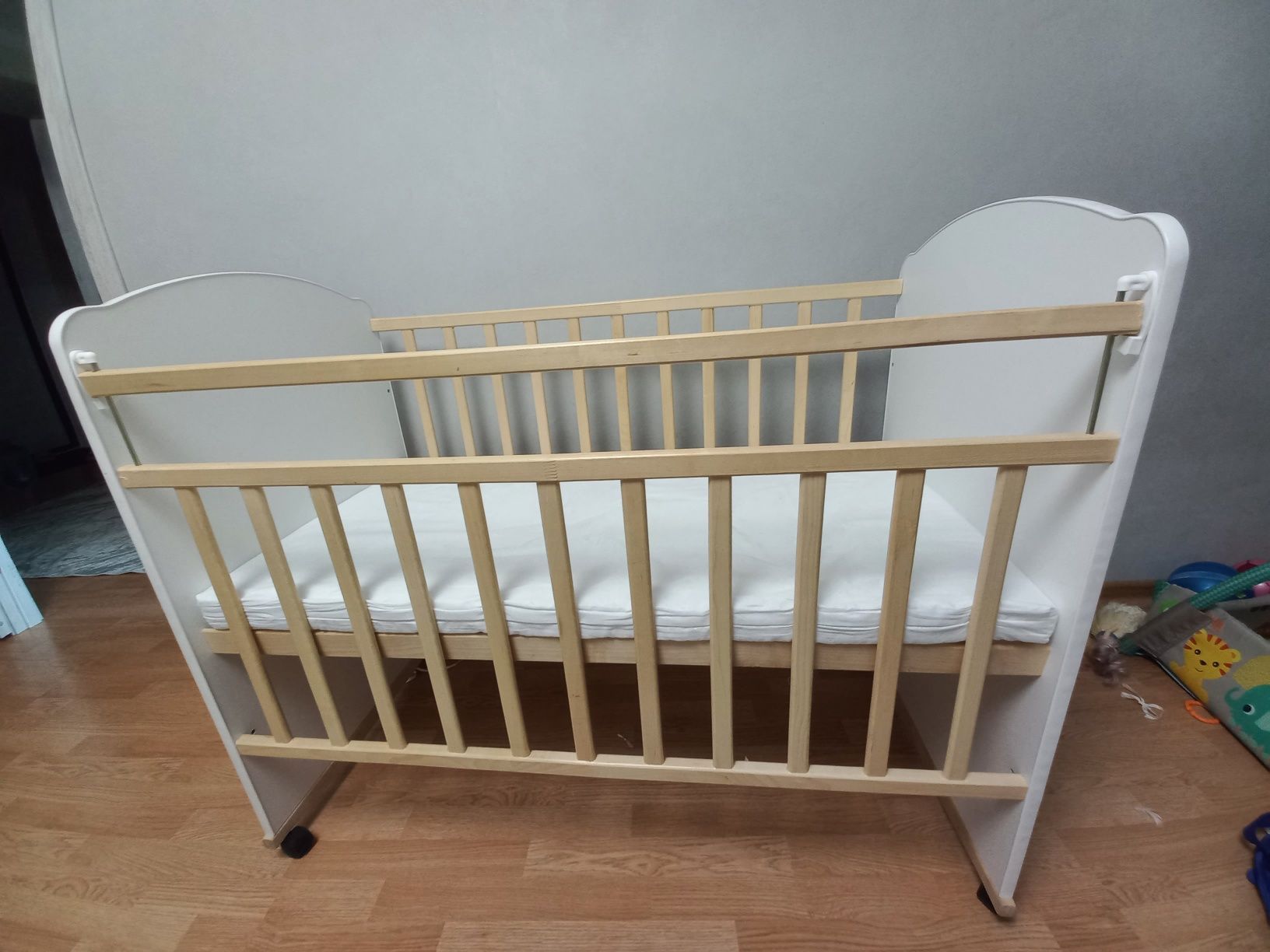 Продам  детскую кроватку