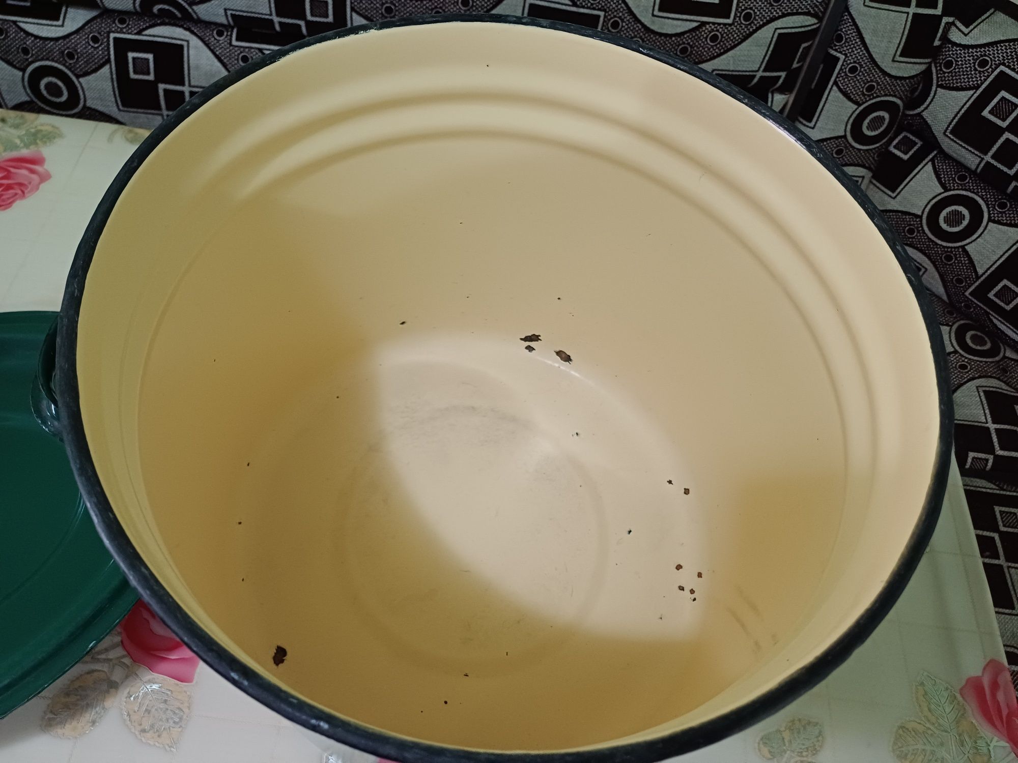 Продам большую кастрюлю
