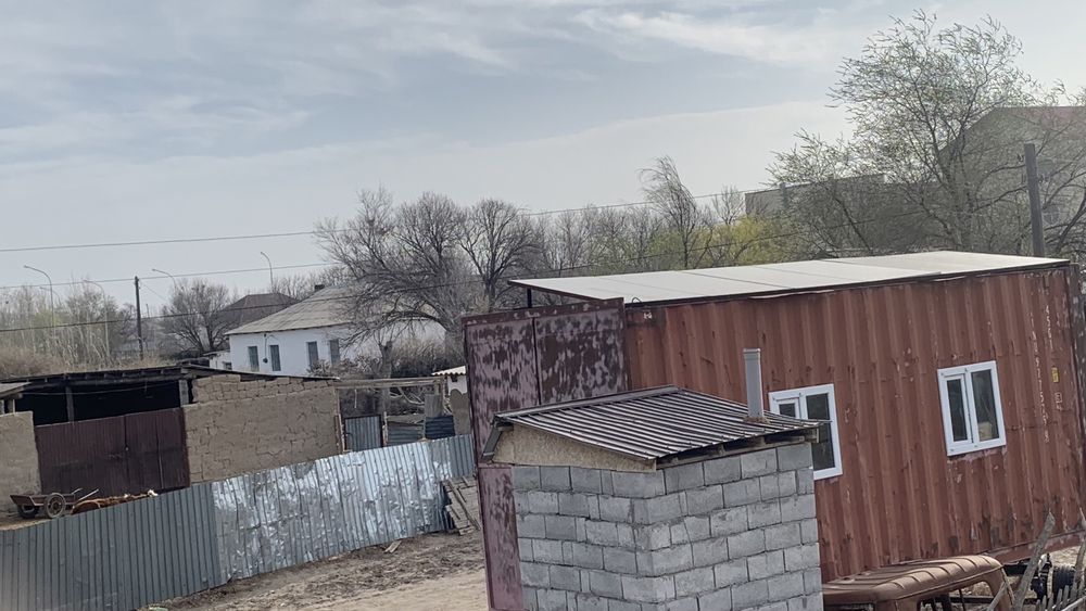 Кантинер вагон төрт балон түгел сүйреп жүруге ыңғайлы ішіне. 220 тоқ