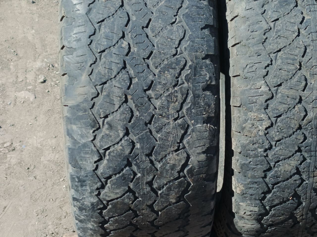 Шины безкамерки комплект размер 285/65 R17