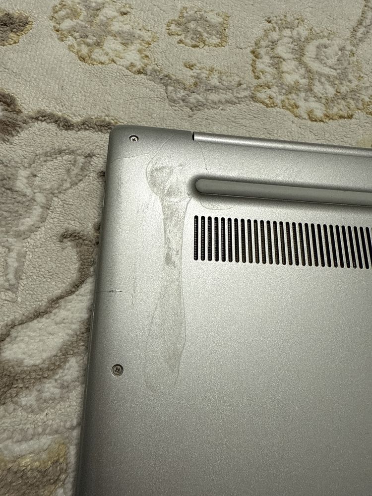 Lenovo ideapad( не включается, есть повреждения)
