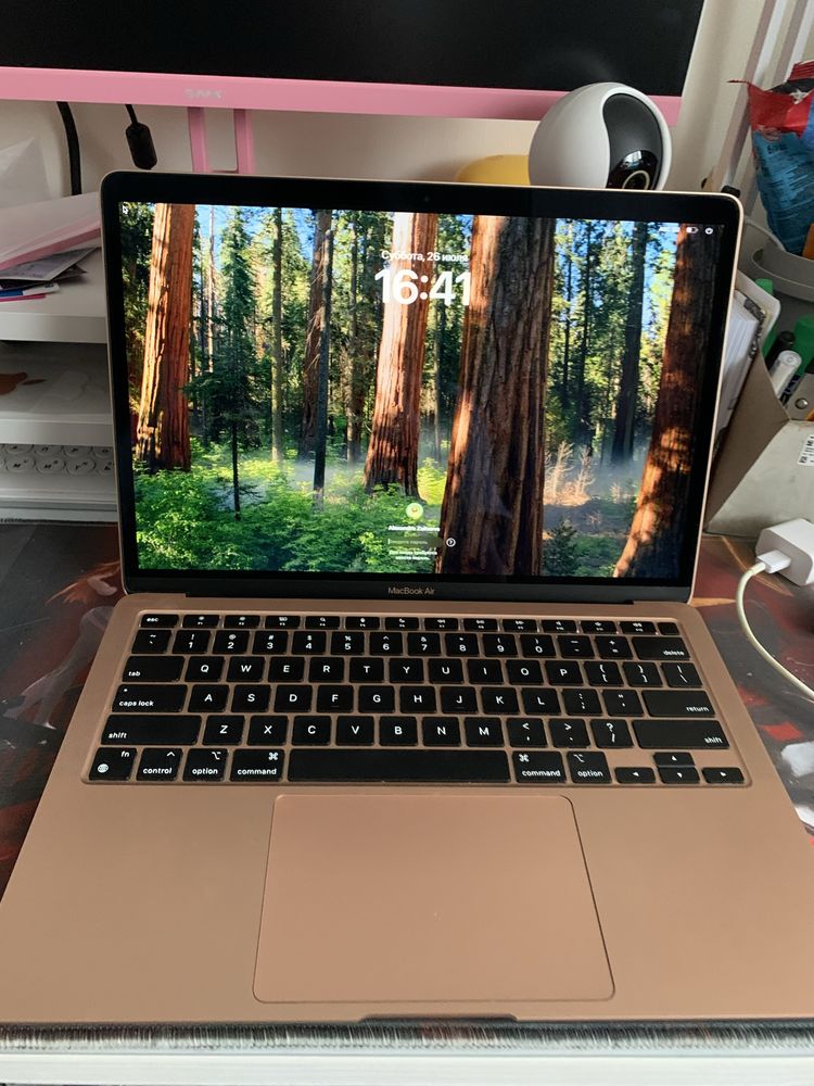 Продам MacBook Air на m1