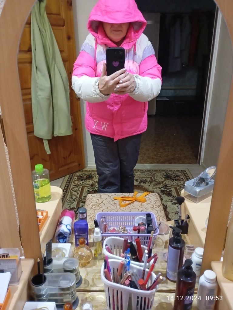 Платье на торжество любое.
