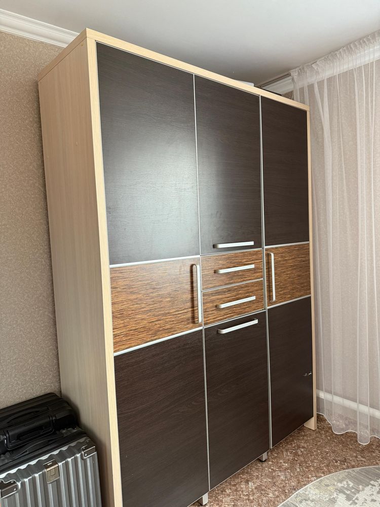 Срочно продам шкаф
