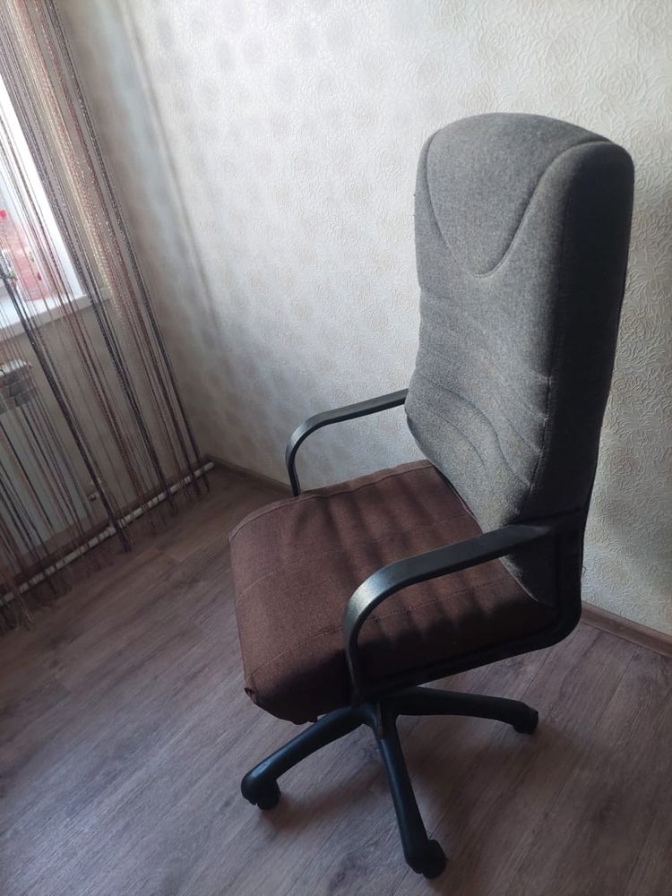 Продам кресло офисное