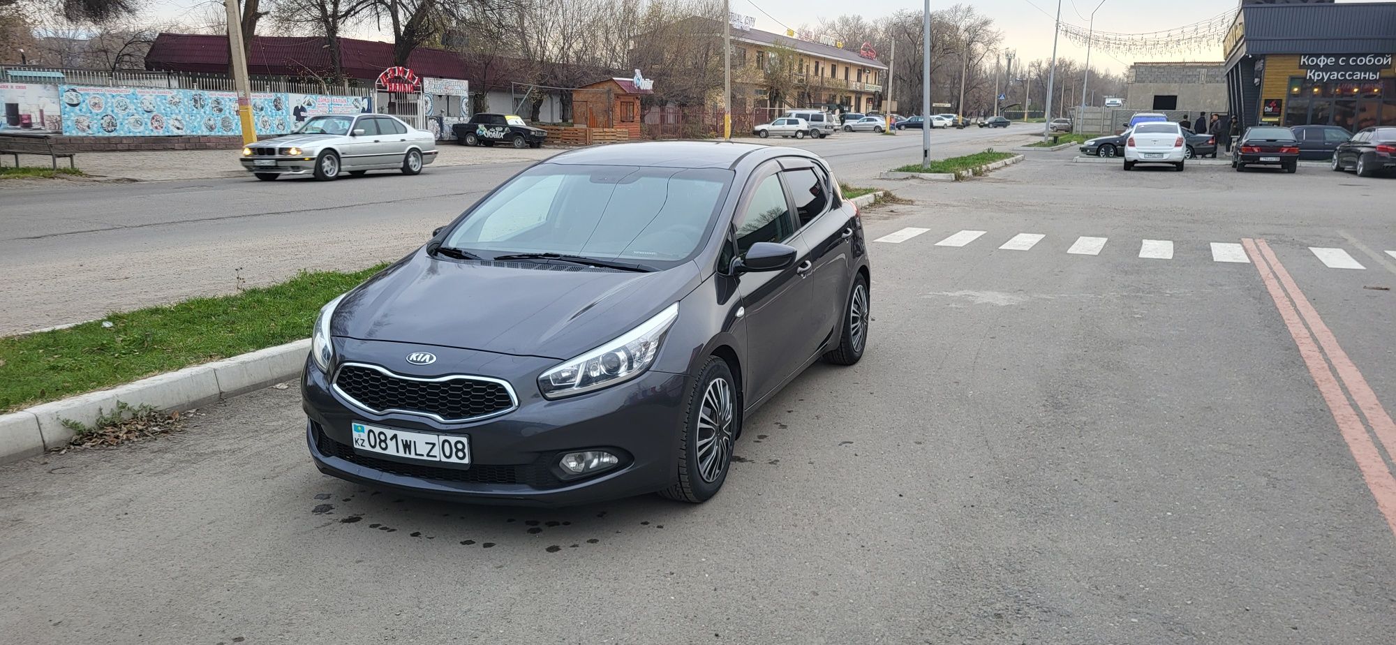 Колпаки 4 шт на R 16 универсальные подходят на все виды авто