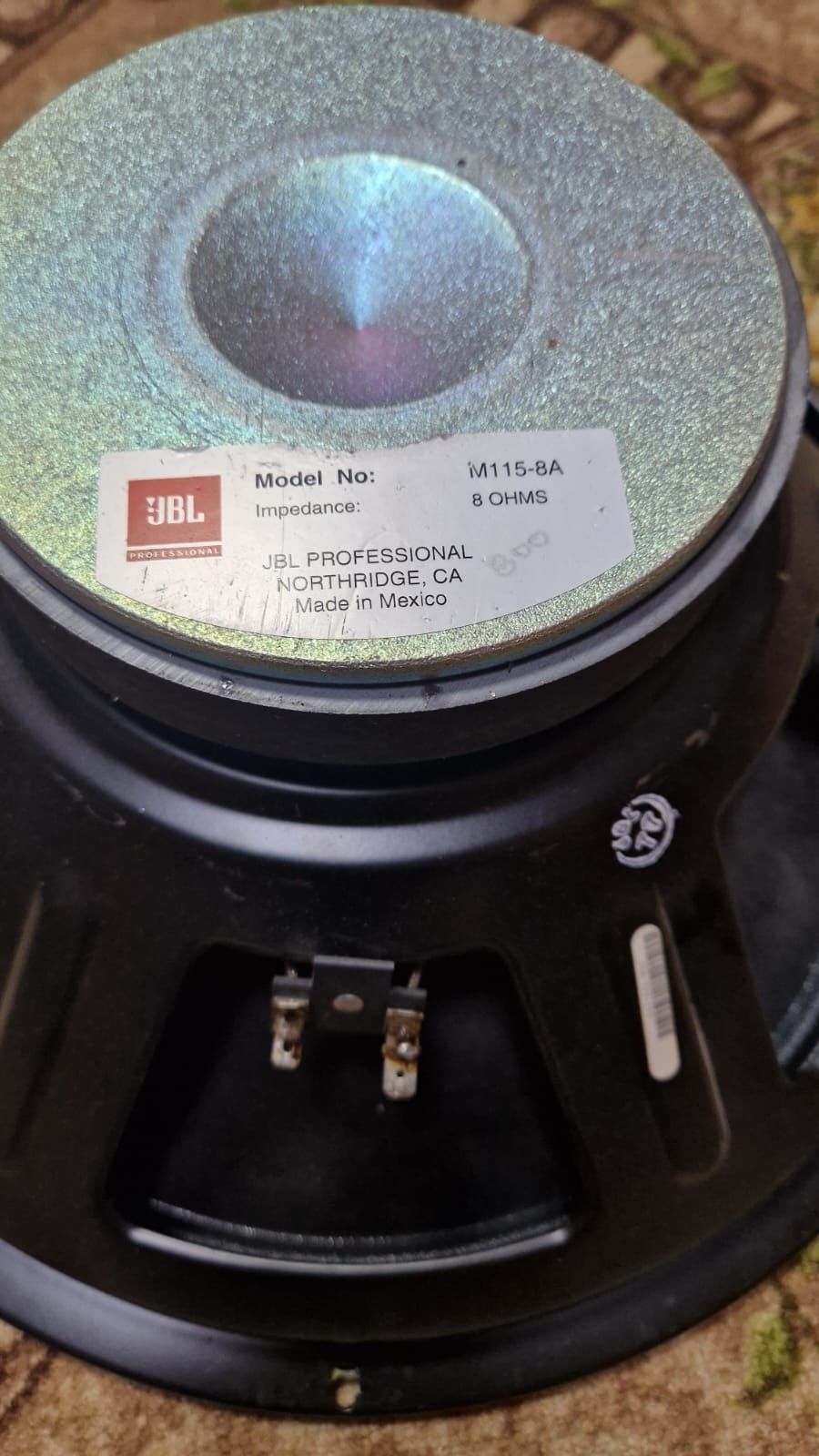 Продам базу, блок питания и 2 микрофона. И динамик от jbl 15 диаметр