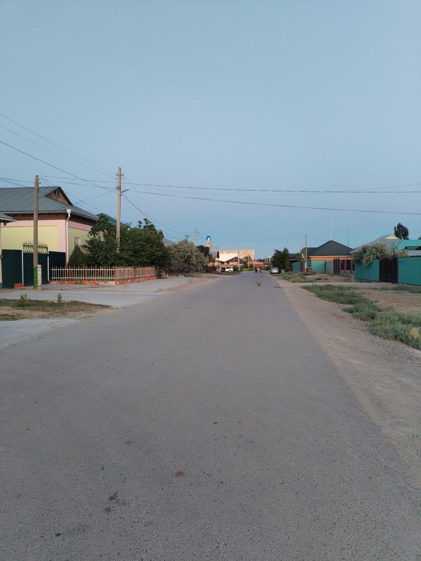 Үй сатылады 6 болмели қасында 3 бөлмелі времянкасы бар жер 10 соттык.