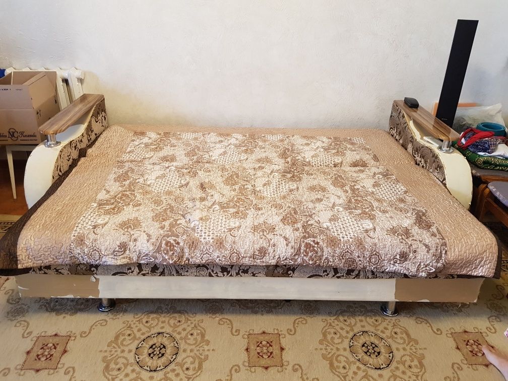 Продам диван с креслами