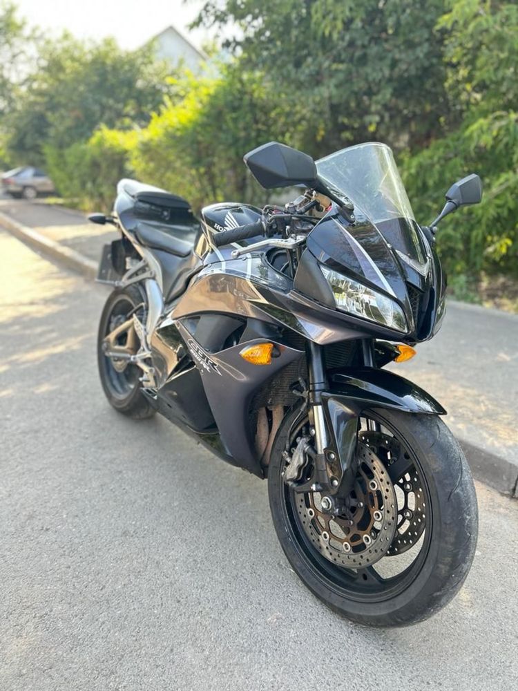 Мотоцикл Honda CBR600 спорт байк