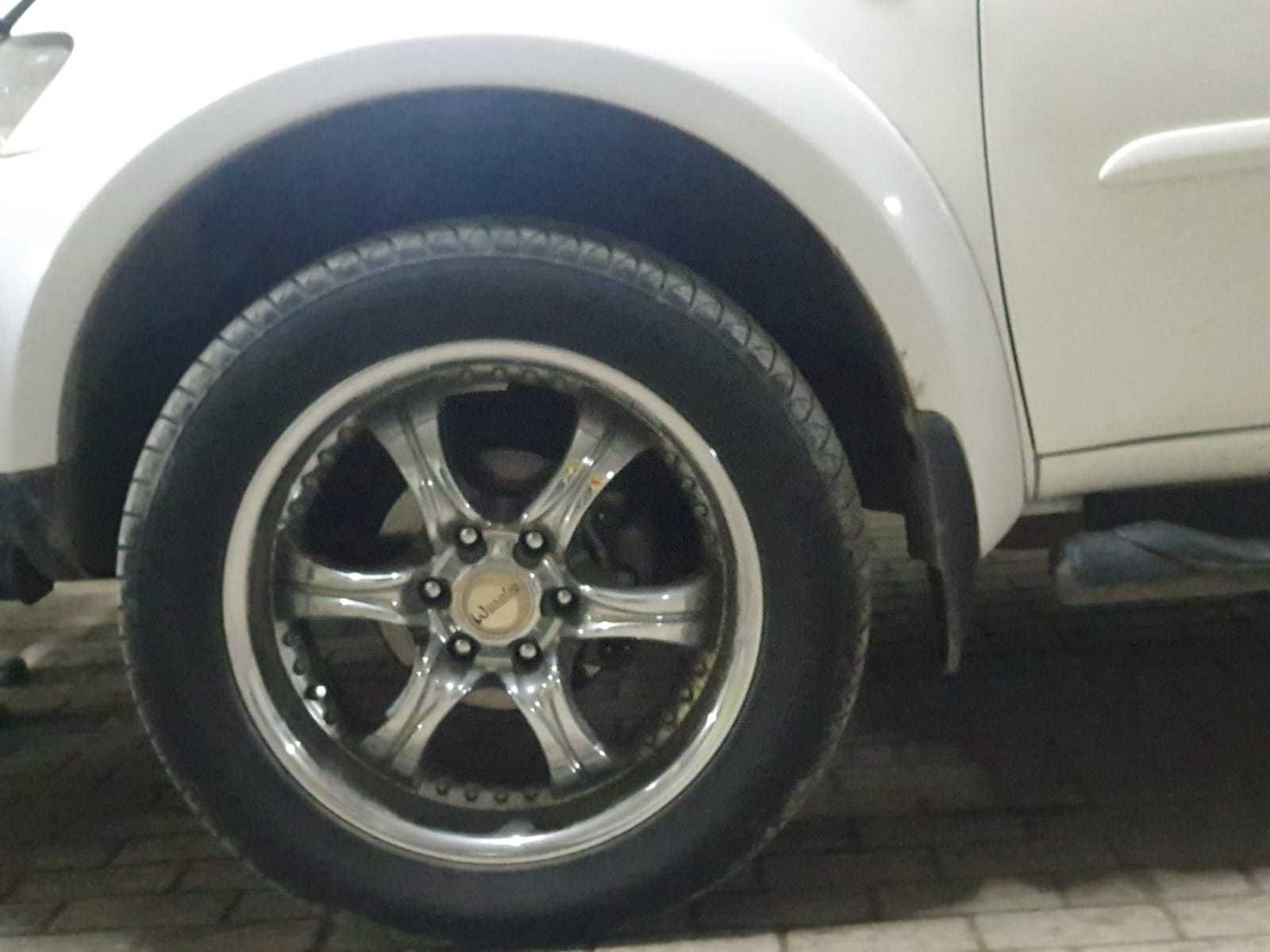 Срочно продам летние шины с дисками R20  6  Разболтовка 6x139.7