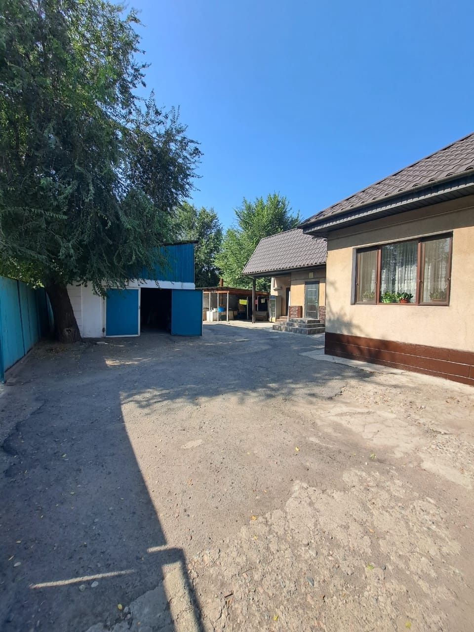 Продаётся  отдельный дом 4 ком. с магазином  Байсерке