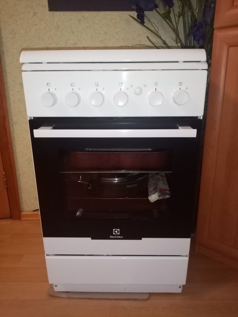 Продам газовую плиту