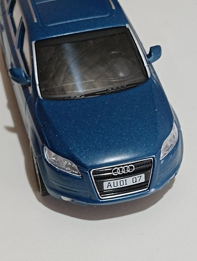 Модель Ауди Q7  1/43
