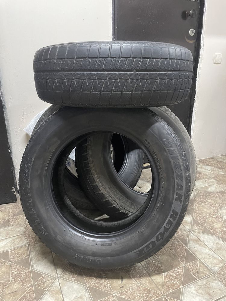 Продам резину 215/65/16